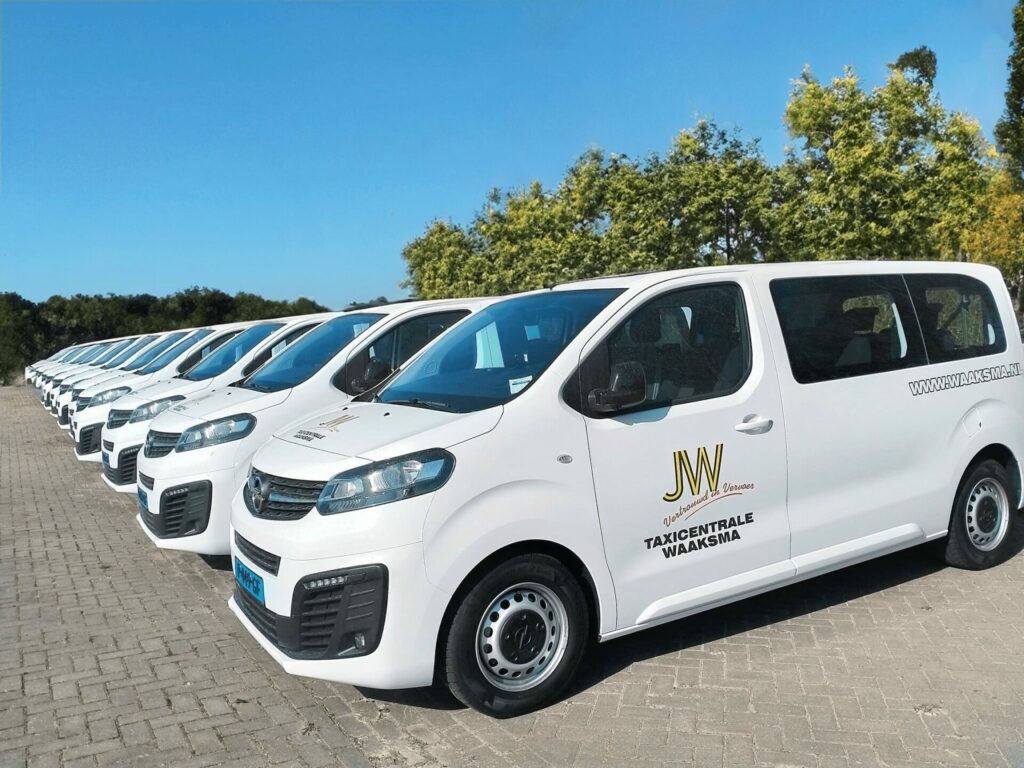 Taxi's van Taxicentrale Waaksma in Friesland