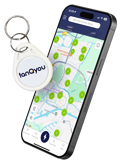 Een smartphone die de laadapp laat zien en de laadpas