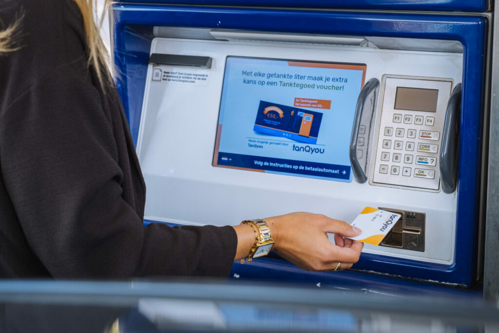 Tankpas versus kilometervergoeding: wat is fiscaal voordeliger?