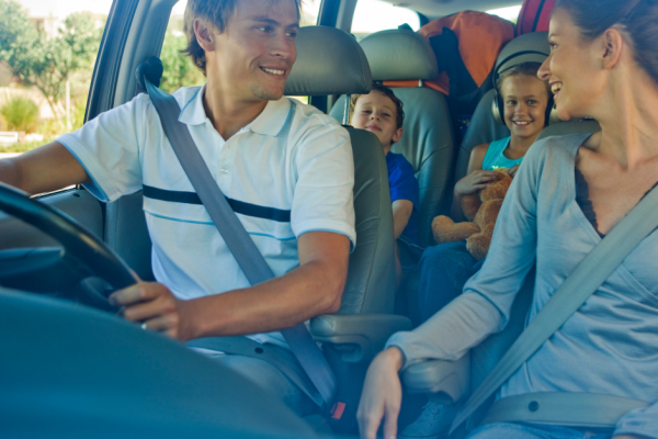 Familie in auto