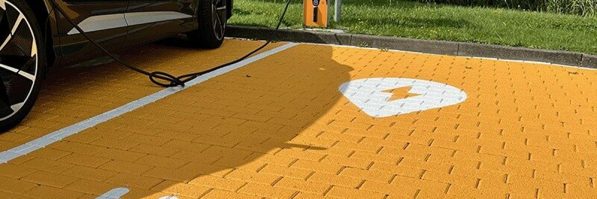 Een laadplek bij het gebouw van TanQyou