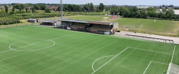 Een foto van het veld van Sneek Wit Zwart